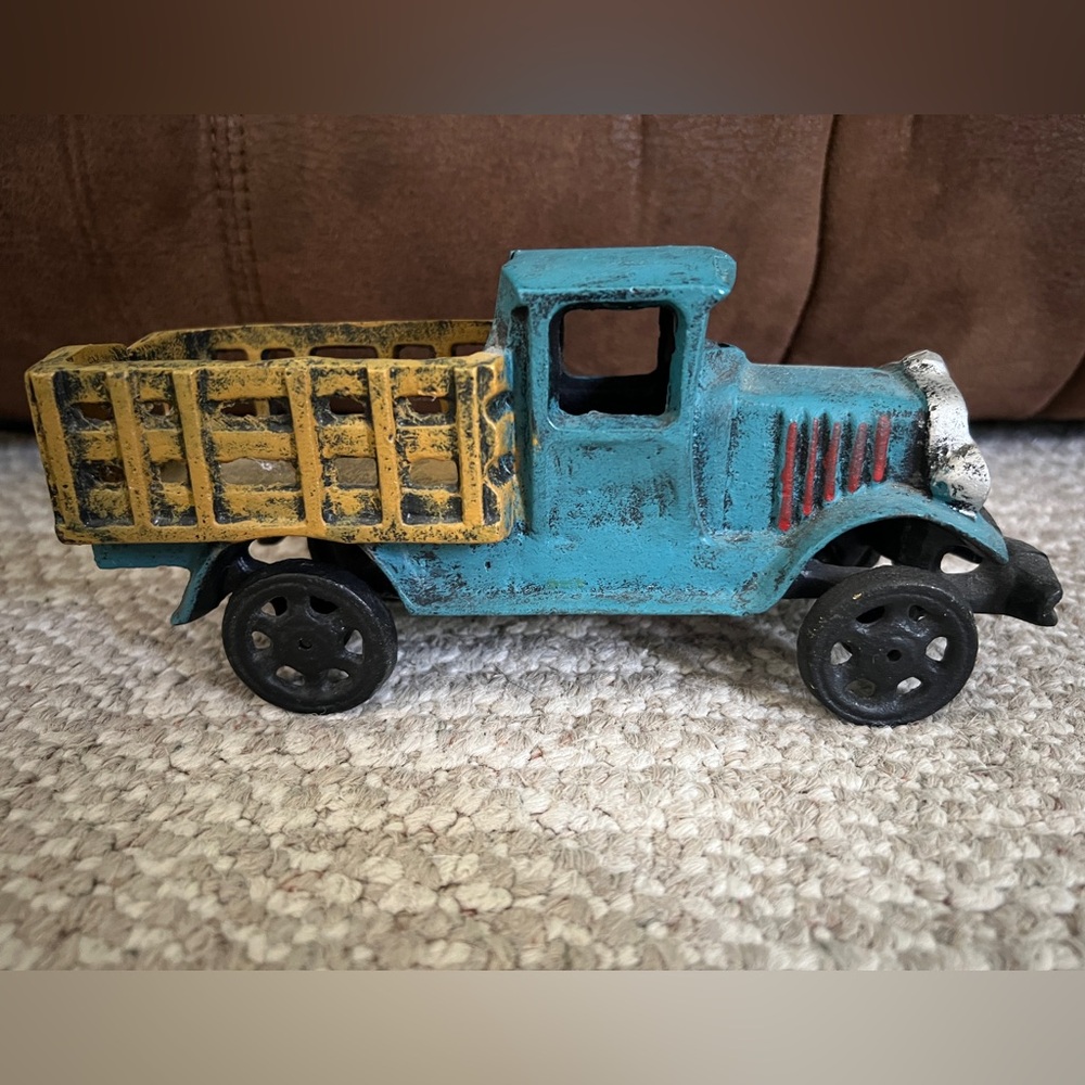 Vintage Taniaw Cast Iron Open Bed Truck, 8 1/2" Long Large Spoke Wheels, 2.9lbs - Picture 3 of 12